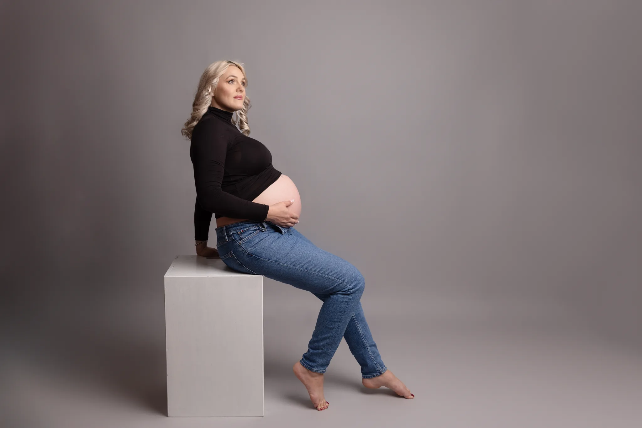 Stefania-6-2048 Pregnant lady in Taunton maternity studio casual image