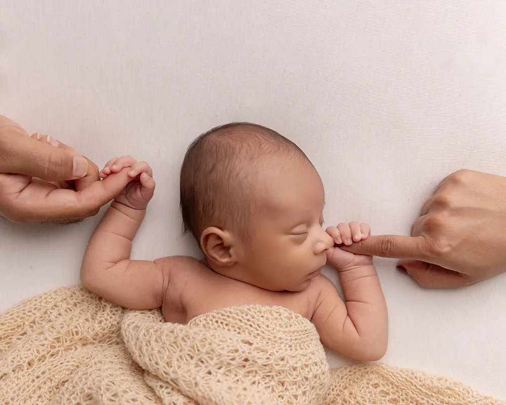 Sharon-Lewis-photography-baby-photos-Somerset Newborn boy holding mum and dads fingers